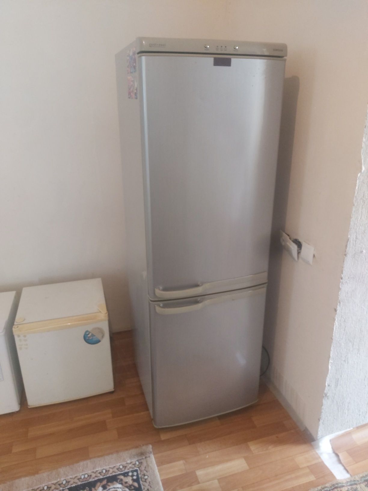 Холодилники разные высокие средние маленькие в хорошем рабочем состоян