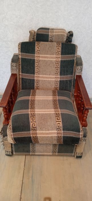 Диван и одно кресло ссср срочно