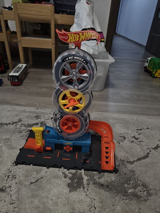 Hot Wheels City, Super Twist Tire Shop, set de joaca