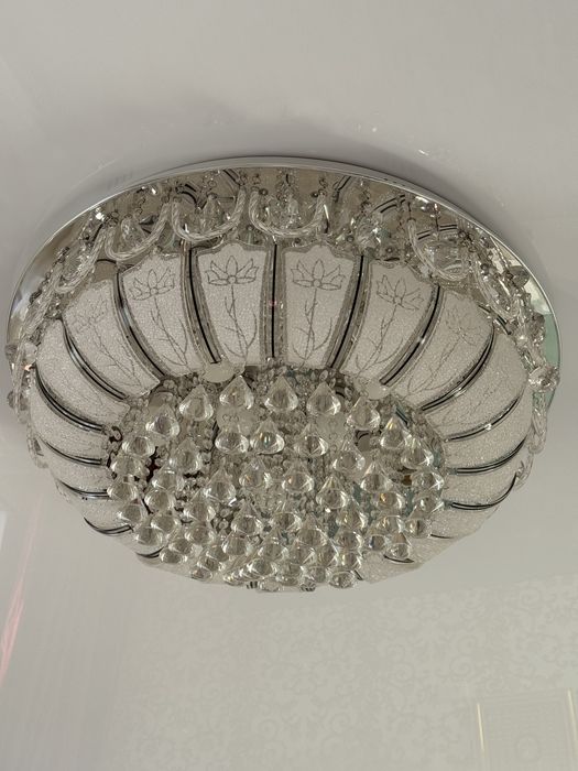 Люстра в хорошем состоянии