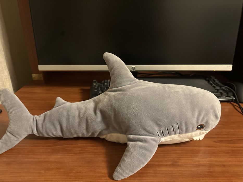 Мягкая игрушка акула, маленького размера , б/у