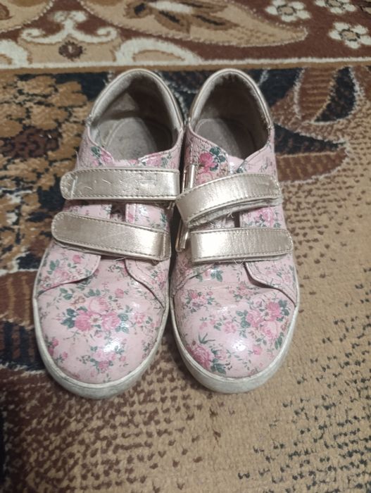 Кроссовки на девочку