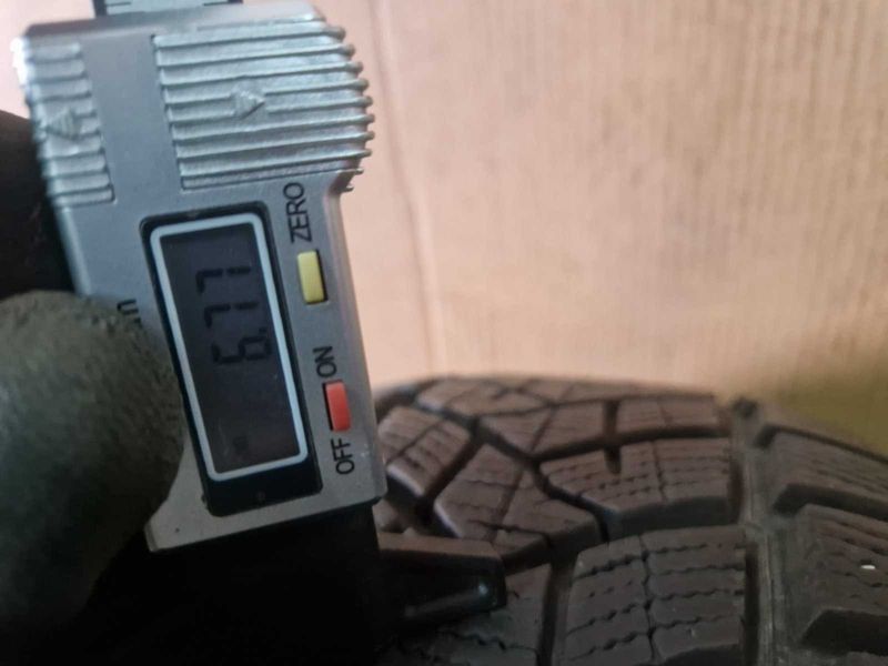 4 Dunlop R17 215/60 Anvelope de iarnă DOT4020
