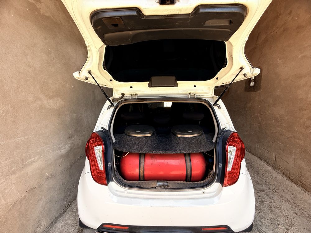 Chevrolet Spark 2011. 3-pozitsiya
