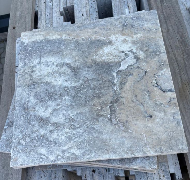 Travertin Silver chituit si honuit