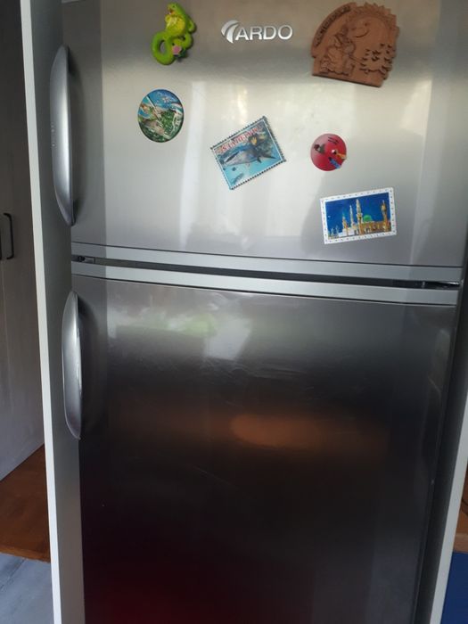 Продам холодильник Бош двухкамерный чисто немецкий  высота  метра.