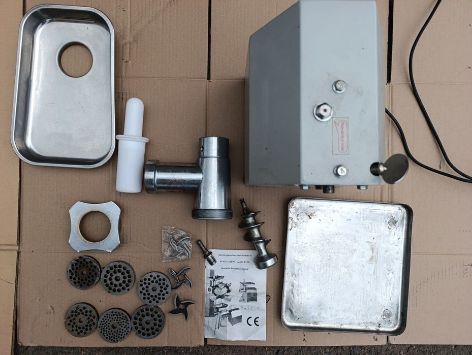 Продам промышленную мясорубку