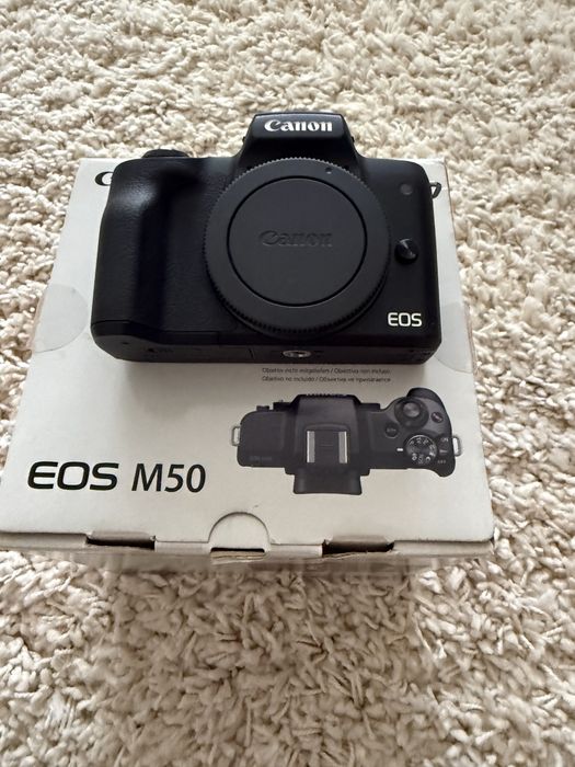 foto mirrorless Canon M50 în stare nouă