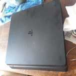 Ps4 slim cu doua manete alb si negru