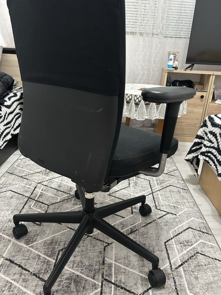 Офис стол VITRA неизползван