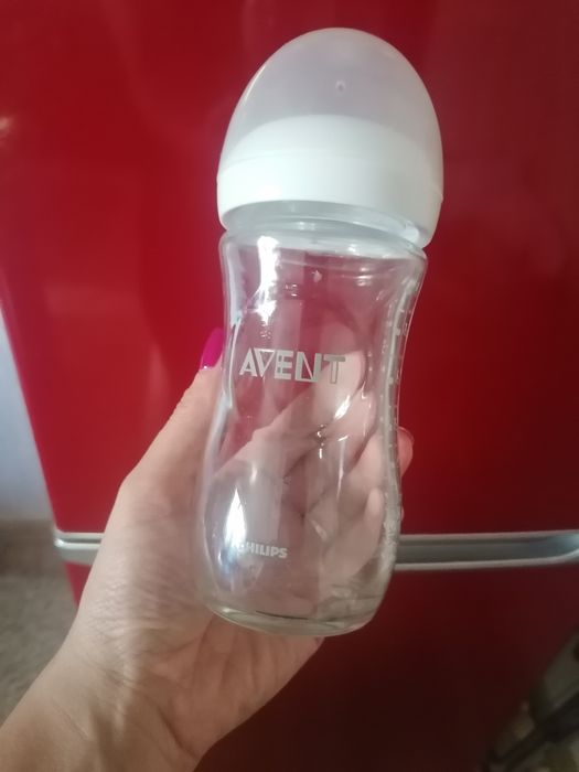 Стъклен шише за мляко или вода на AVENT