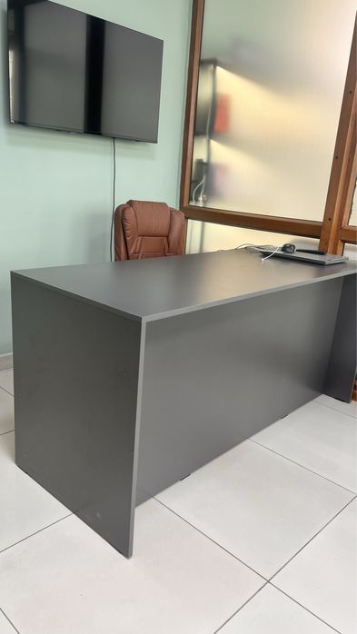 Офисный стол + томба( новое состояние)