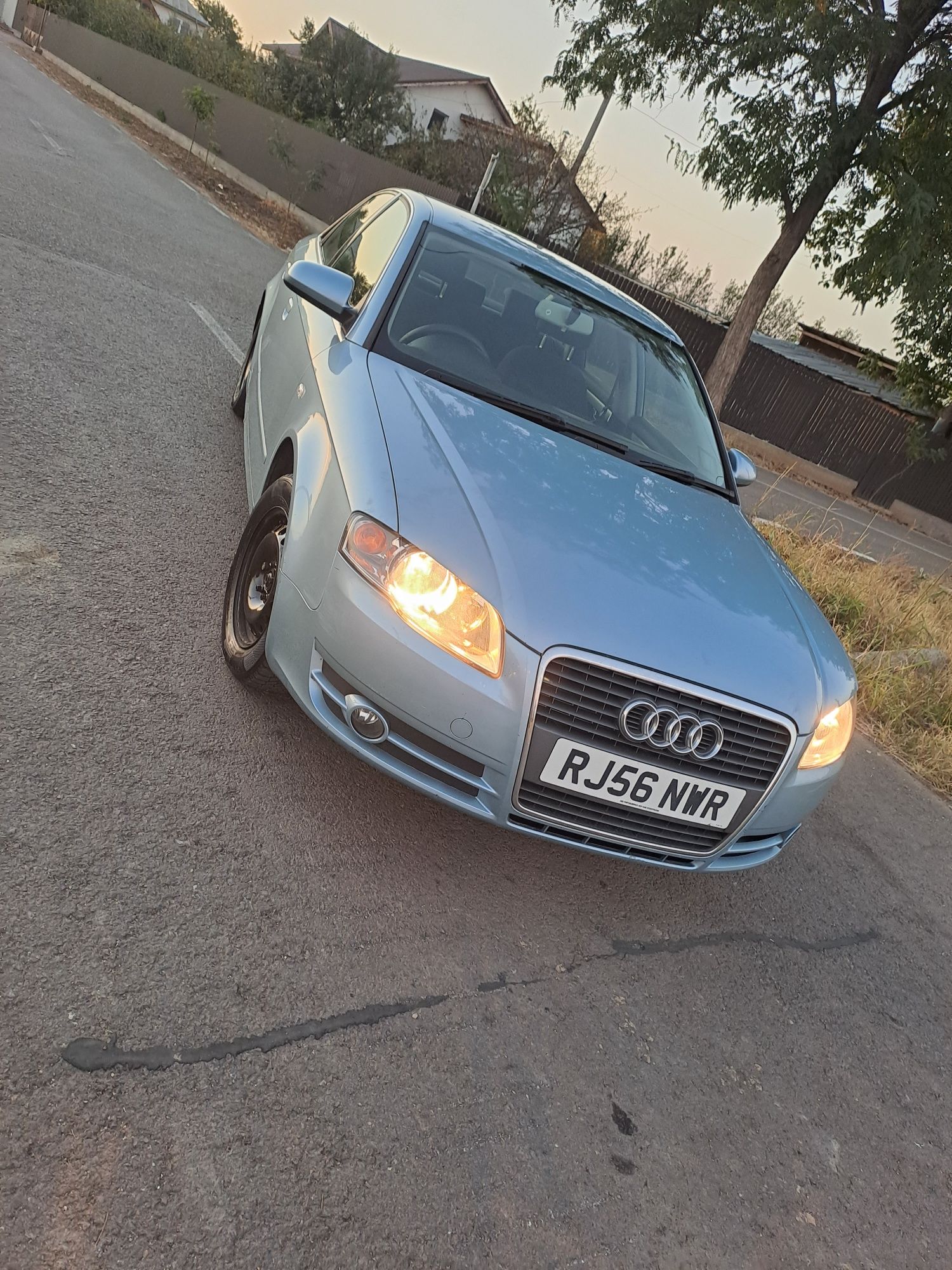 Dezmembrez Audi A4 B7 1.9 TDI BRB 116 CP