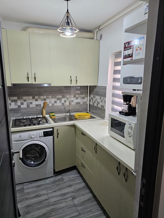 Închiriez garsoniera