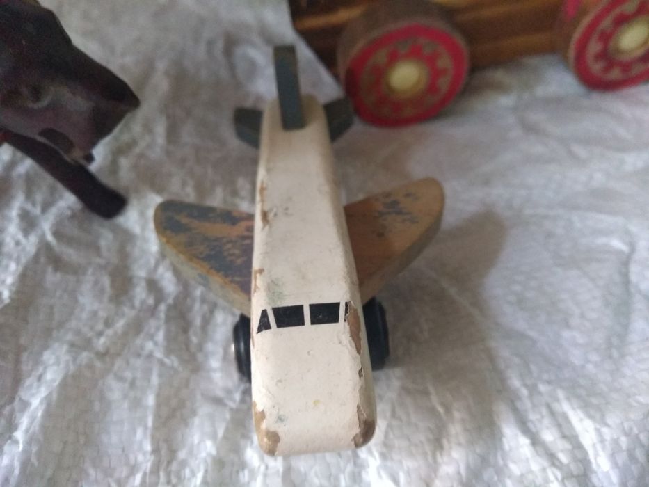 Лот дървени фигурки . Цената е за всички.