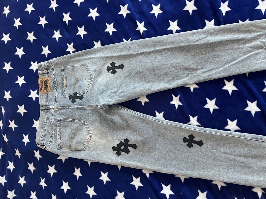 Vand blugi stiti voi de care sunt