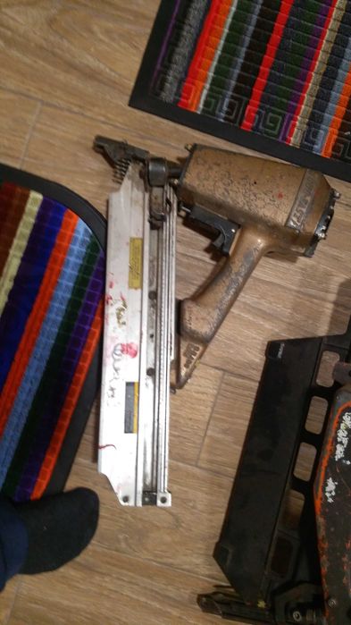 Пневматични пистолети за пирони