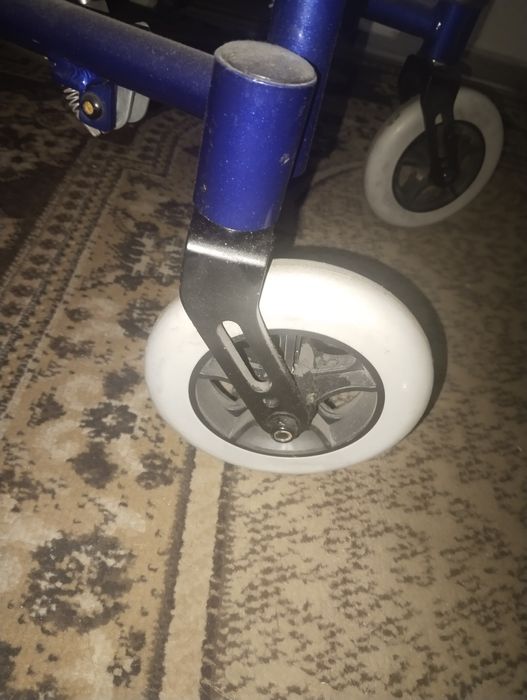 Продам срочно инвалидную коляску