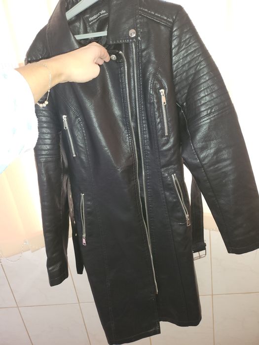 Vând geaca de piele