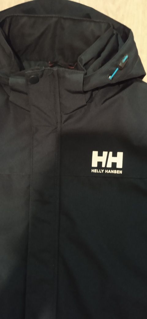 Продам Ветровку хорошего качества материал плащевка Helly Hansen з