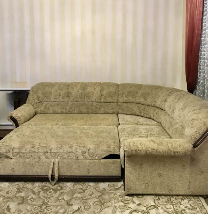 Угловой диван и кресло