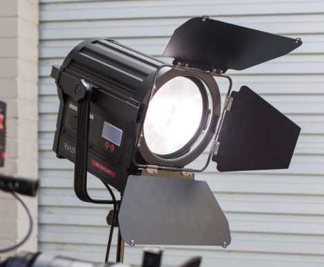 Lumina Video Rayzr 7 300W LED Bi Color Fresnel Light Premium Pack