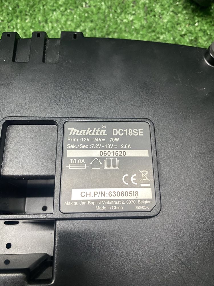 Зарядно устройство за кола, за Li-ion батерии 14.4 V/18V Makita DC18SE