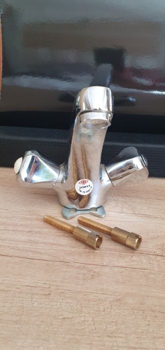 Смесител за мивка