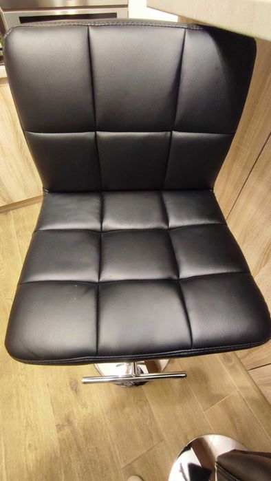 Vand 2 scaune de bar rotative, reglabile pe inaltime