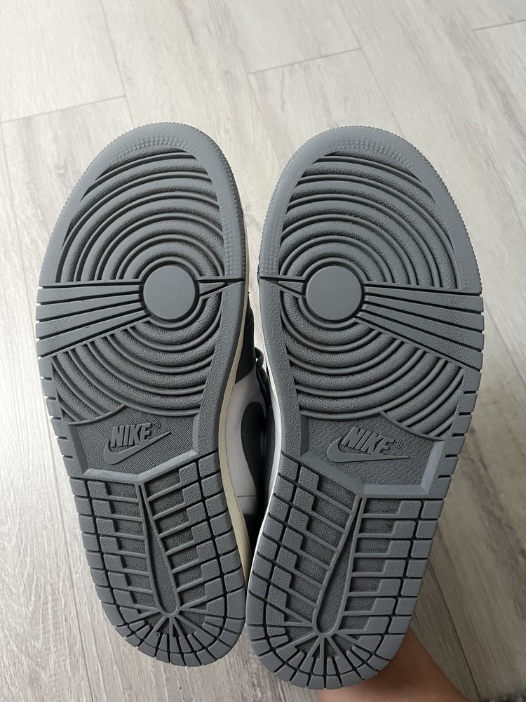 Jordan 1 Low Vintage Grey