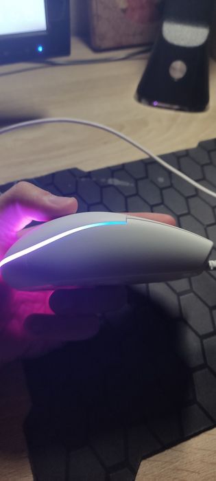 Продаю провод. игровую мышку с подсветкой logitech g102 в идеальном к