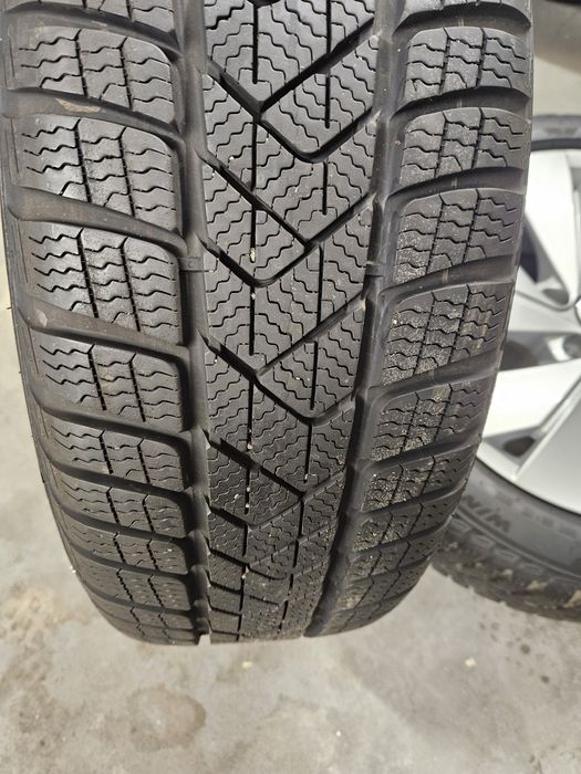 Оригинални джанти за Vw със зимни гуми Pirelli 205 50 17