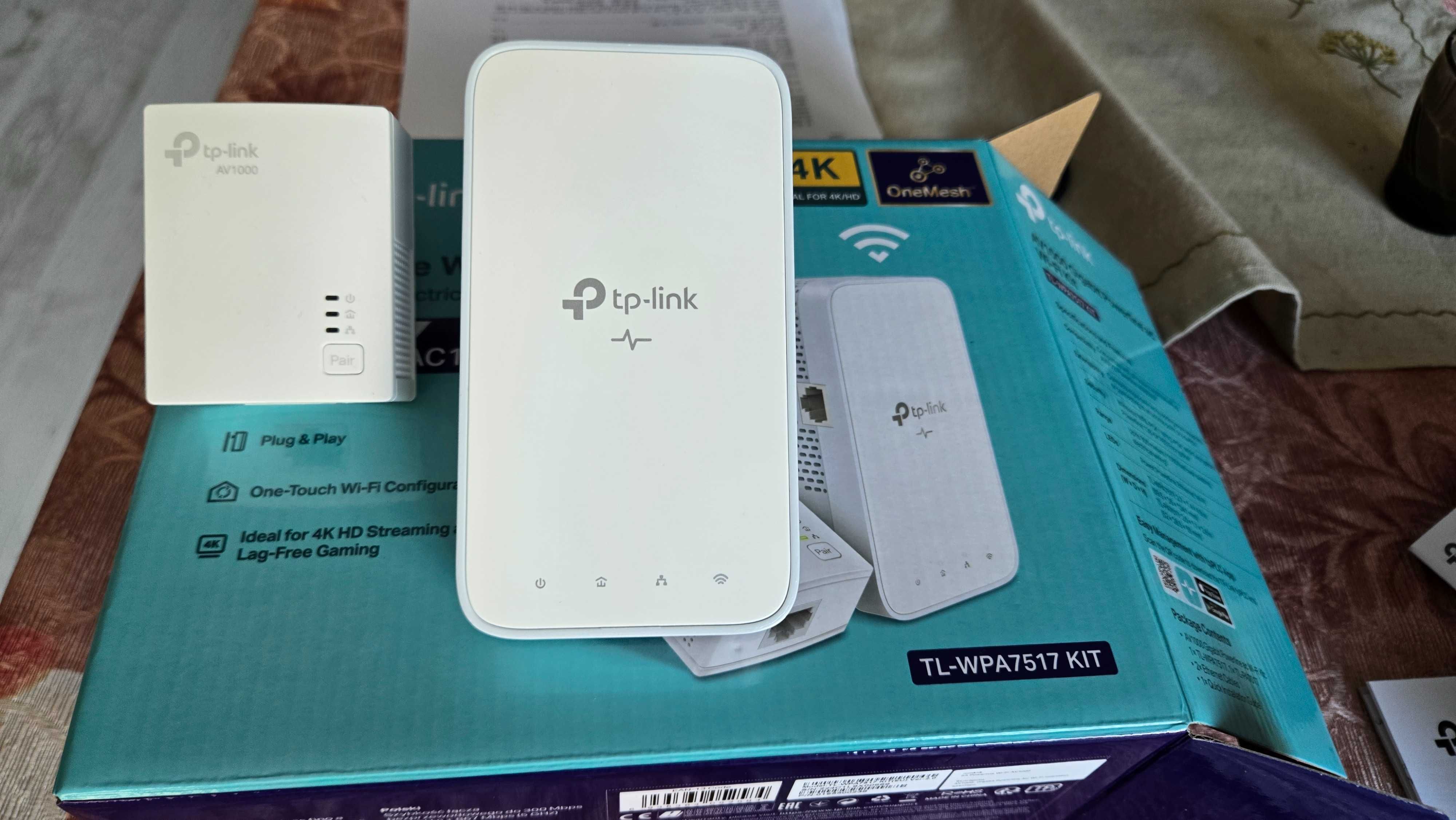 Powerline адаптер TP-LINK TL-WPA7517 KIT / WI-FI разширител