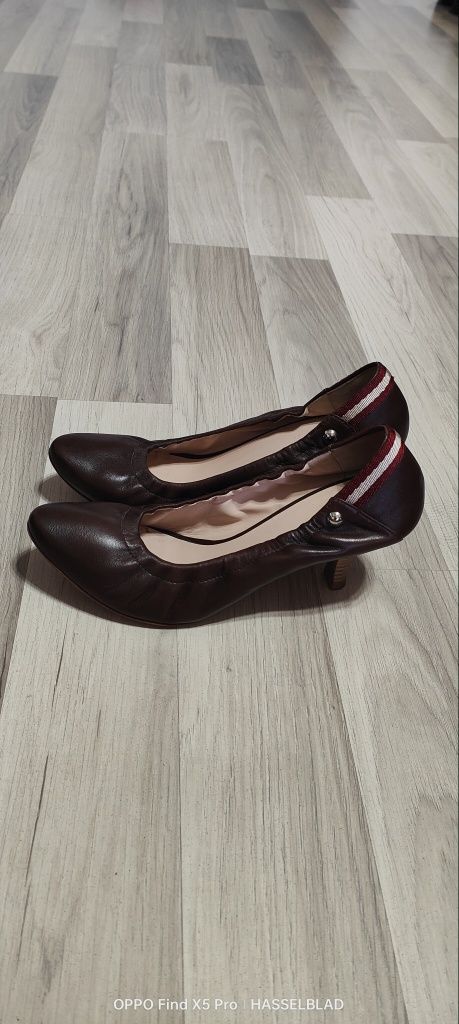 Pantofi piele Bally, cu modelul clasic al mărcii