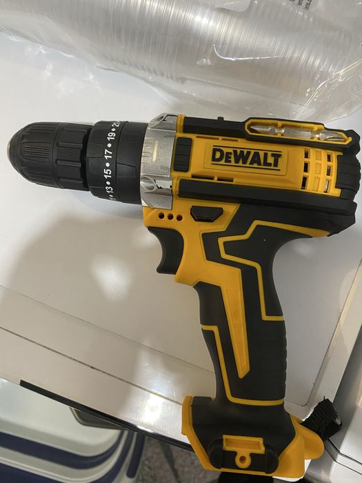 Зарядно с 2 батерии за винтоверт