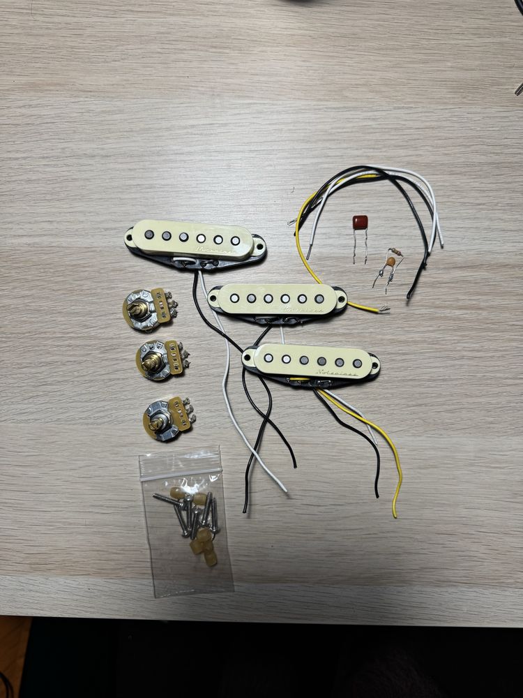 Fender vintage noiseless strat pickups
