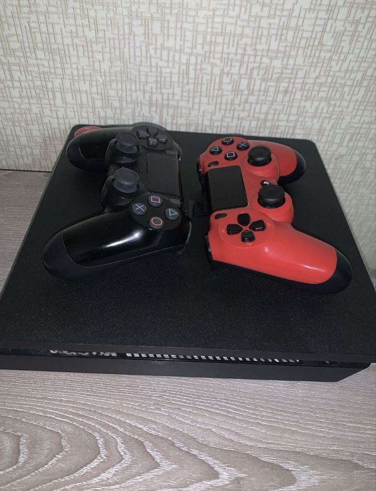 PS 4 slim 1tb два геймпада