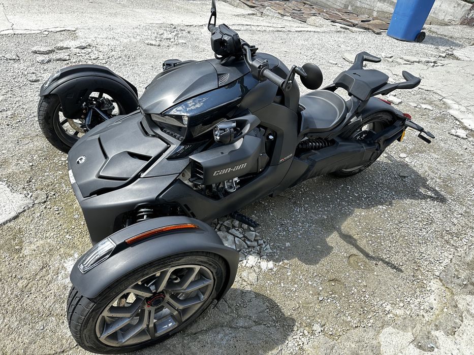 Can-Am Ryker 900 / 1100 km - Se conduce Cu B