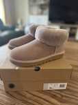 Продавам боти UGG/ 36 размер