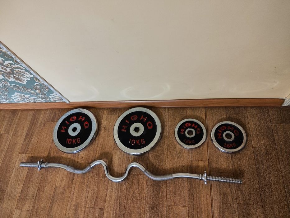 Продам штангу с четырьмя блинами