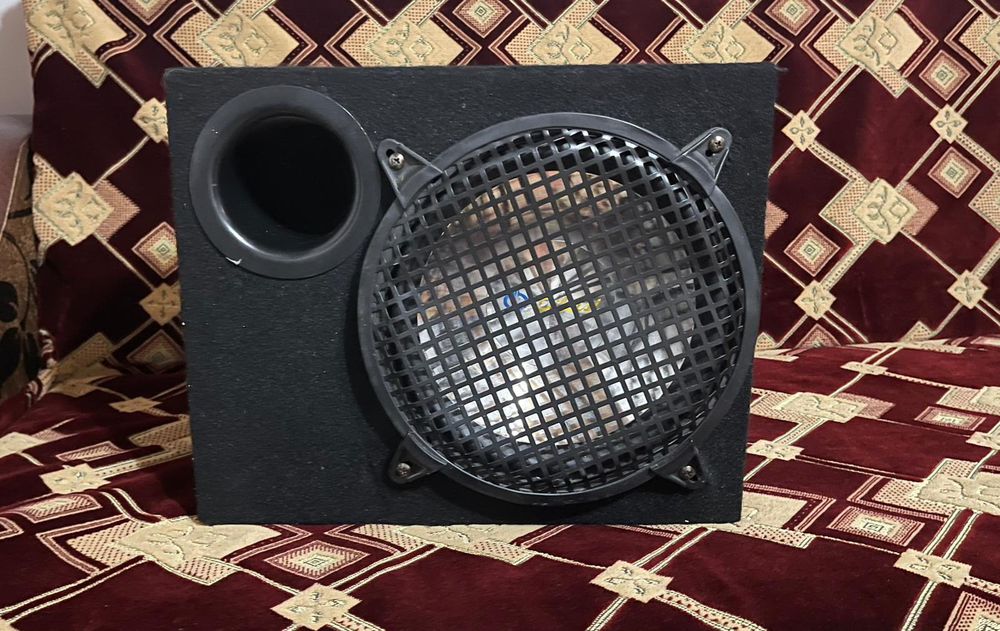 Vând subwoofer dibeisi cu stație MAC 600w