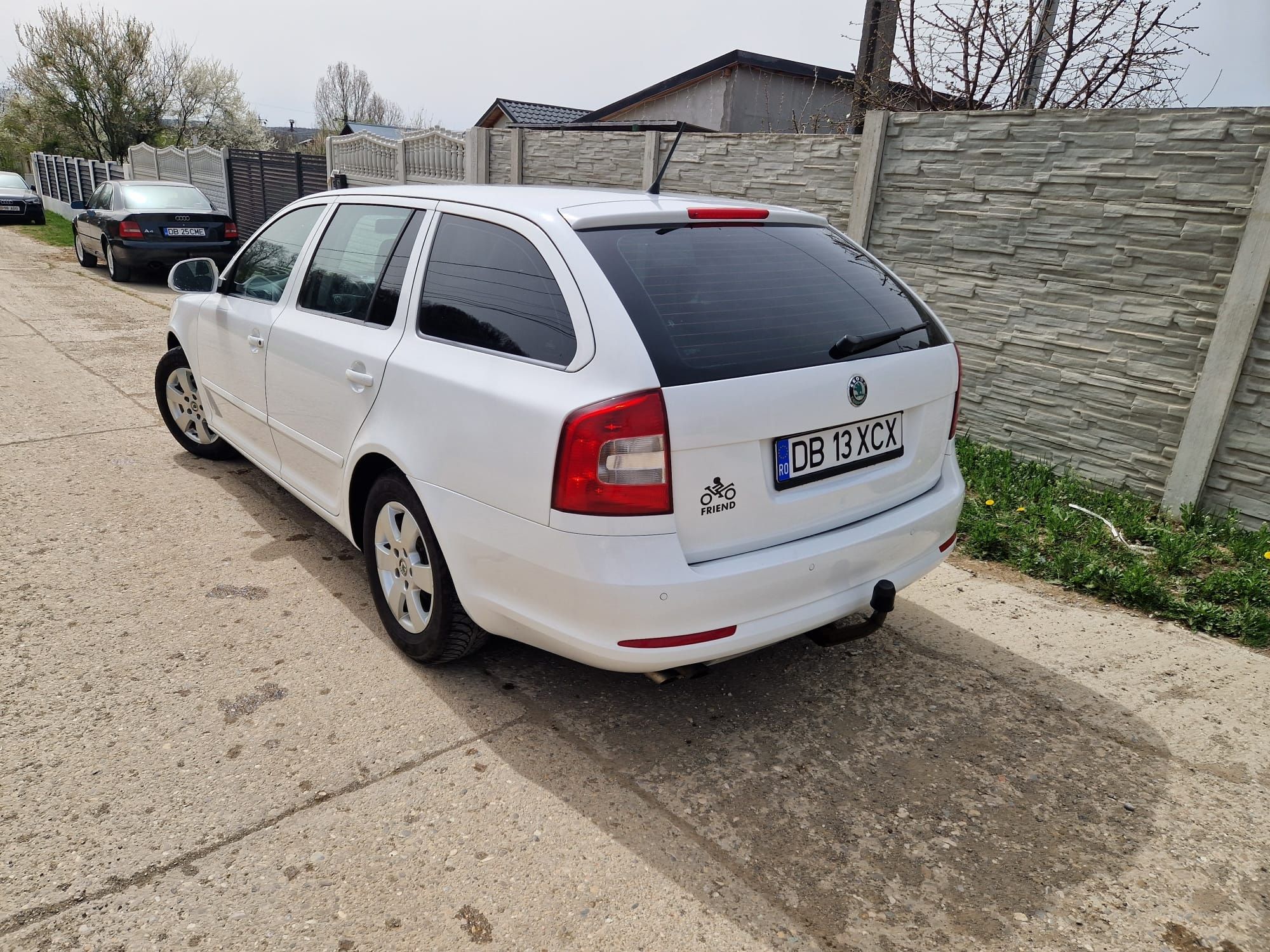 Skoda Octavia 1,4 Tsi 2012
Înmatriculată Recent 
An fabricatie 2012
Eu