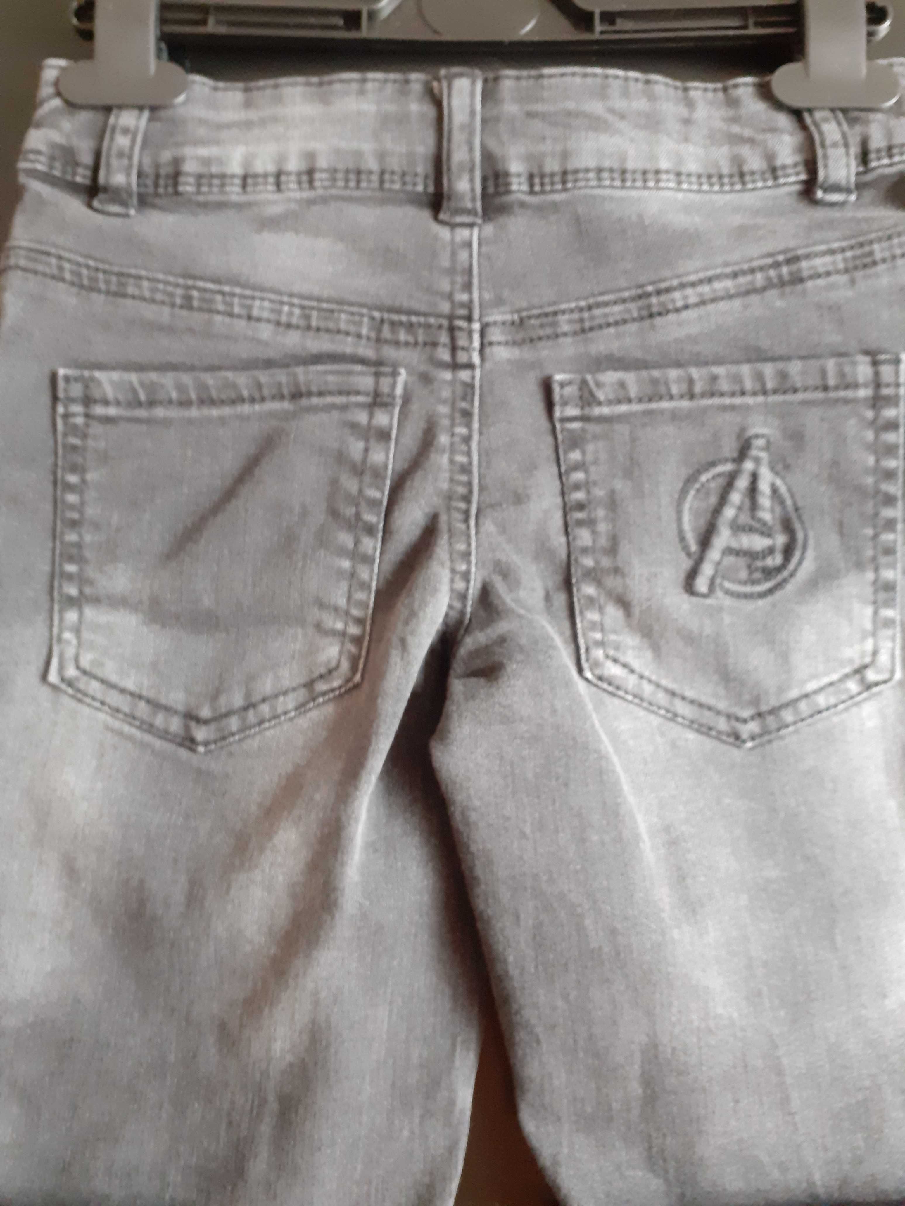 нови дънкови панталони  за момче