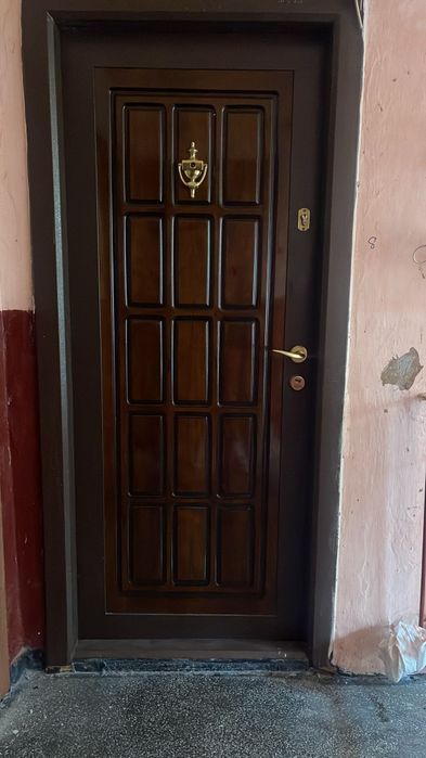 Usa de apartament Mega Door