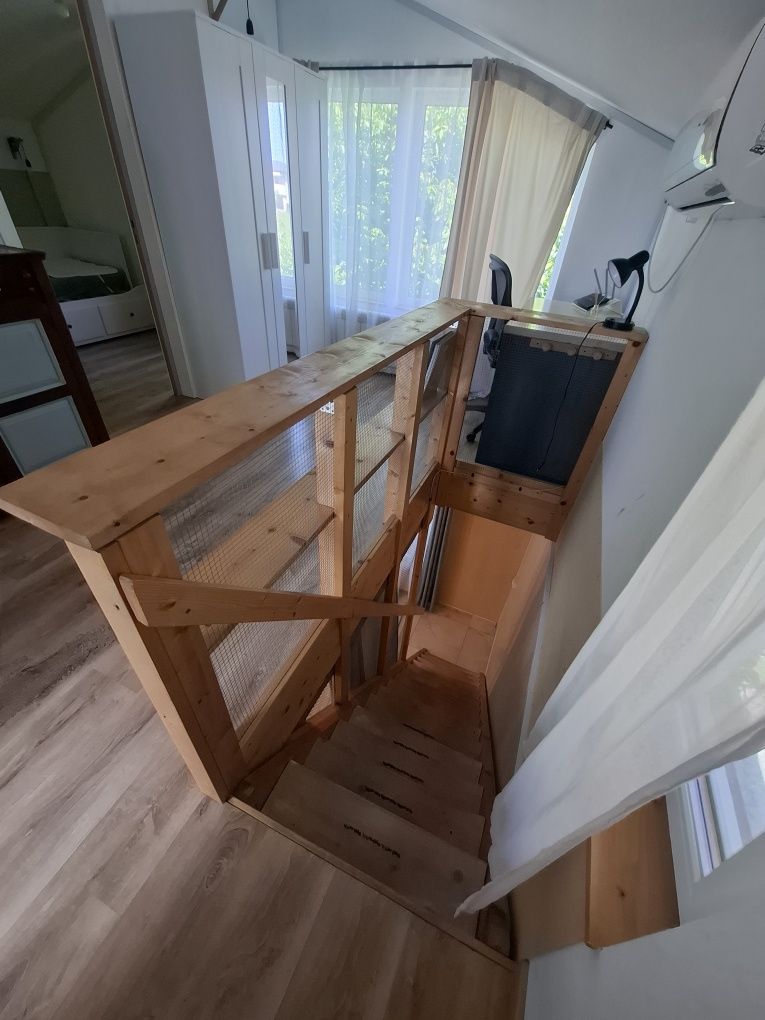 Miroslava în spatele biroului notarial casă 3 cam p+ m
