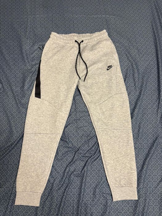 Pantaloni Nike Tech