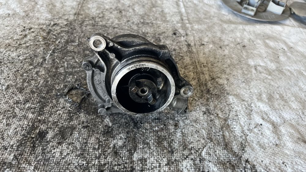 BMW X5 E53 3.0D вакуум помпа