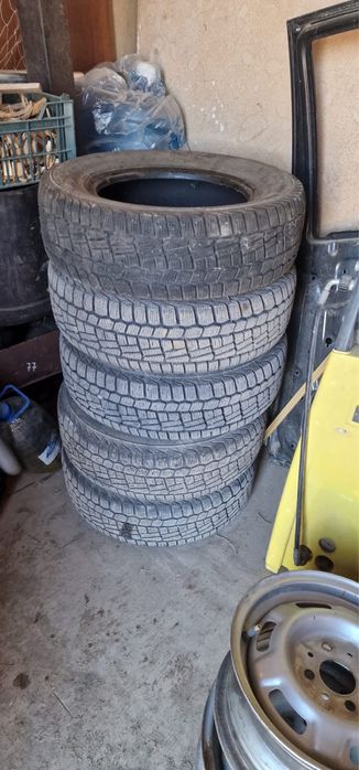 продам зимний комплект покрышек с дисками R13