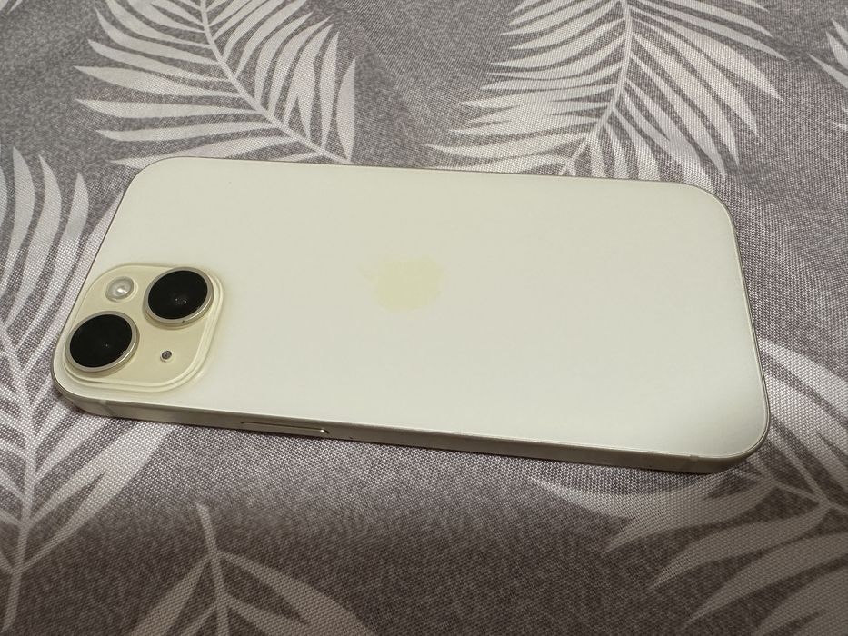 Iphone 15, în stare foarte bună + cadou husă