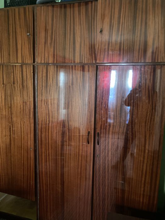 Vând dulap de haine